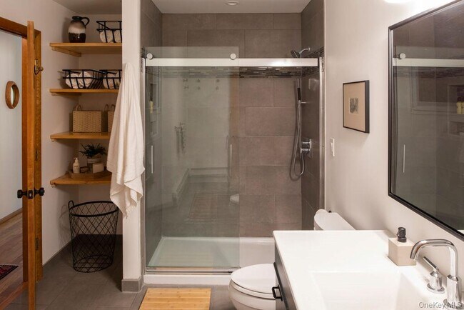 Building Photo - 42 Lake Pleasant Rd