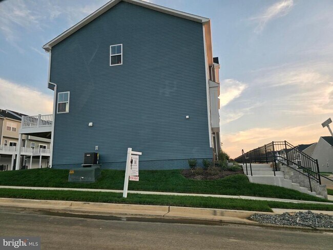 Building Photo - 1368 Red Clover Ln
