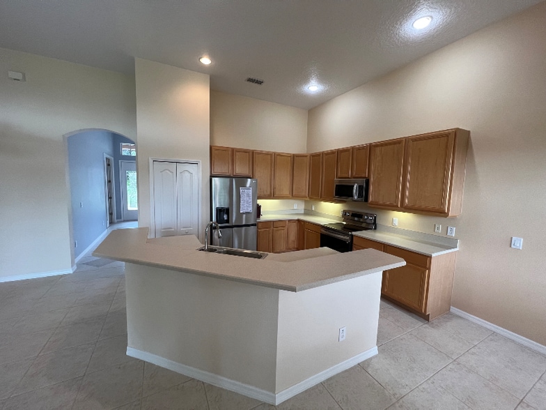 Building Photo - 4000 Liberty Hill Dr