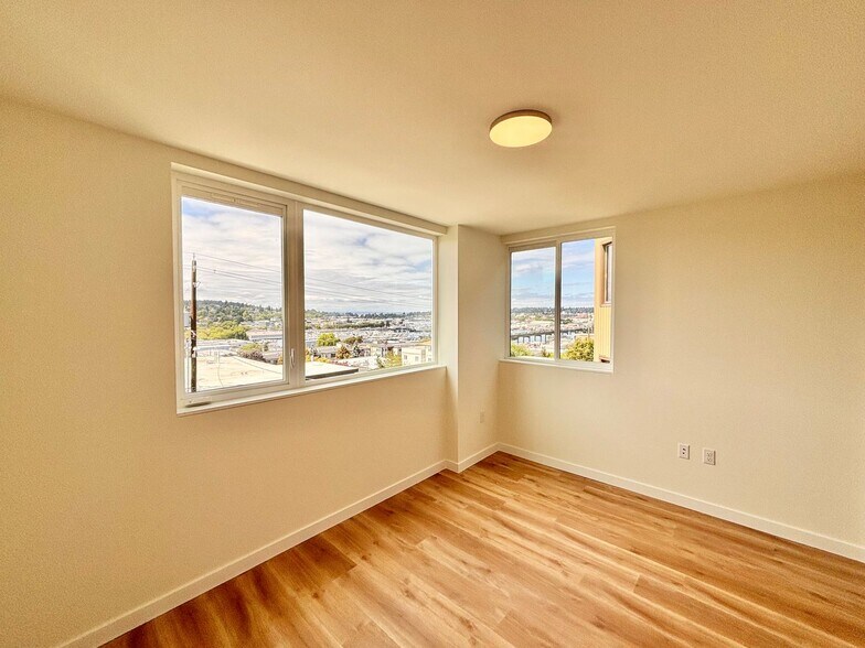 Building Photo - 3646 13th Ave W