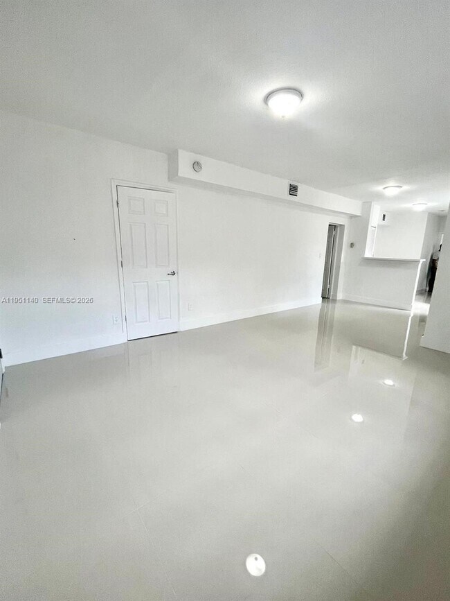 Building Photo - 8119 NW 5th Ct