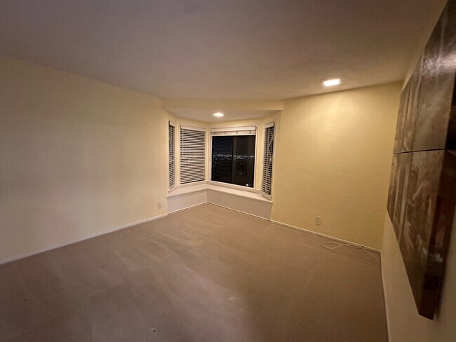 Building Photo - 19 Bronco Dr