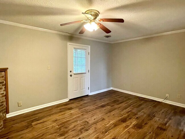 Building Photo - 00401