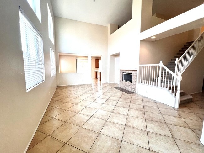 Building Photo - Beautiful 4 Bedroom, 3 Baths Single Family Home In North Fontana for Lease