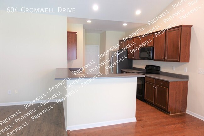 Building Photo - 604 Cromwell Dr