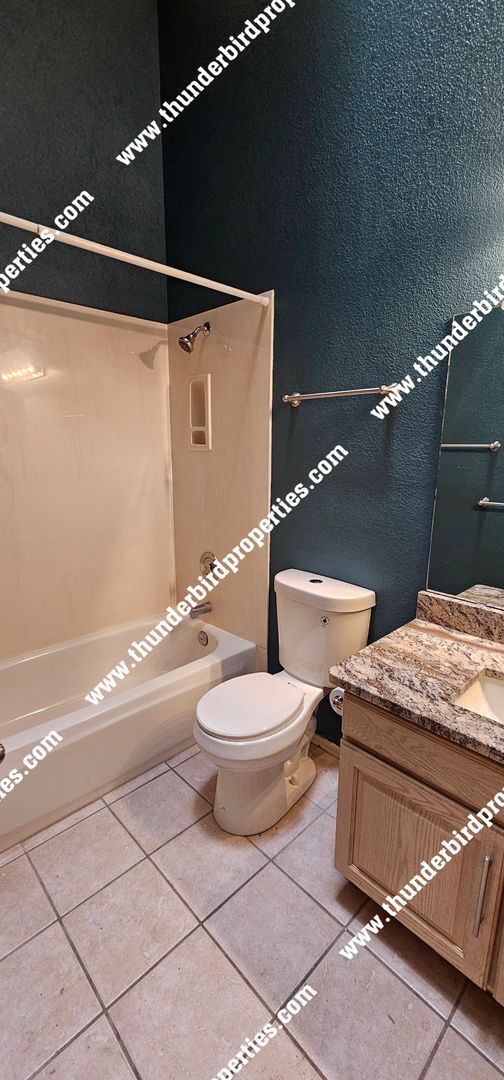 Building Photo - Charming NW 4 Bedroom Home - $500 off first month's rent