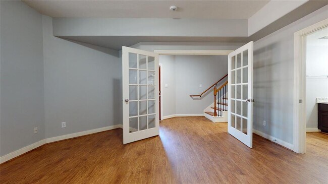 Building Photo - 328 Malone St