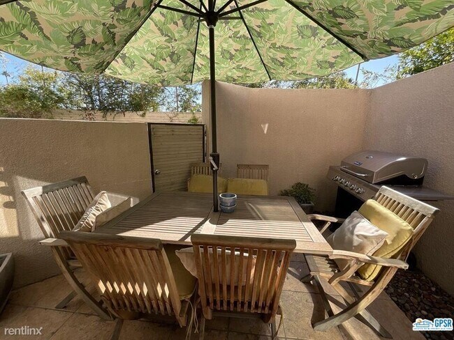 Building Photo - 3 br, 3 bath Condo - 827 Village Square S
