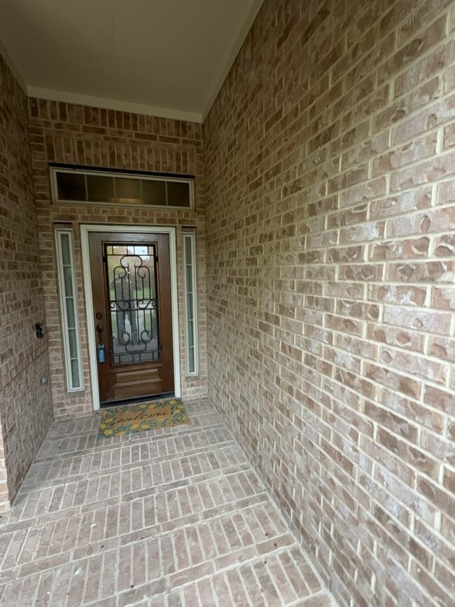 Building Photo - 8211 Mattwood Dr