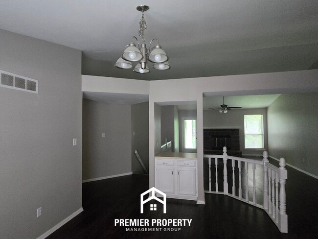 Building Photo - Stunning 3BR/2BA Florissant Home with Fireplace, 2-Car Garage & Fenced Yard!
