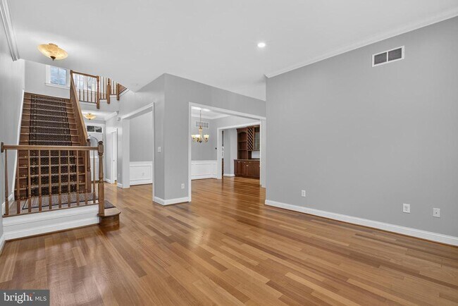 Building Photo - 16 Oak Leaf Ln