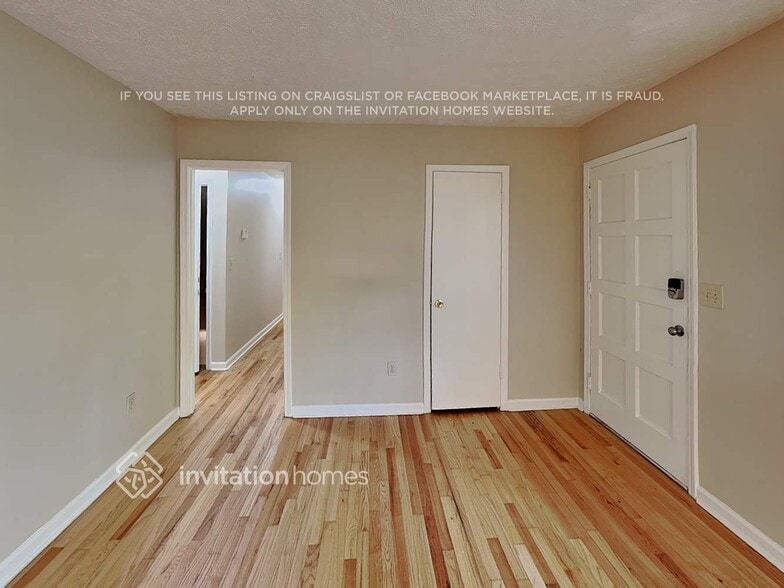 Building Photo - 5676 Crestwood Dr SW