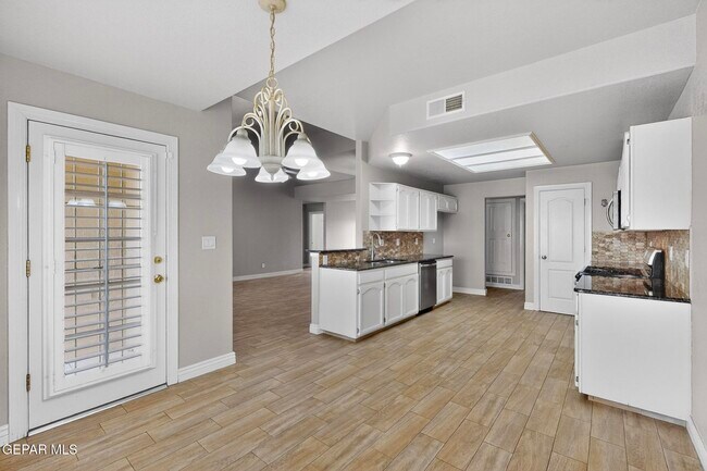 Building Photo - 1365 Desert Canyon Dr