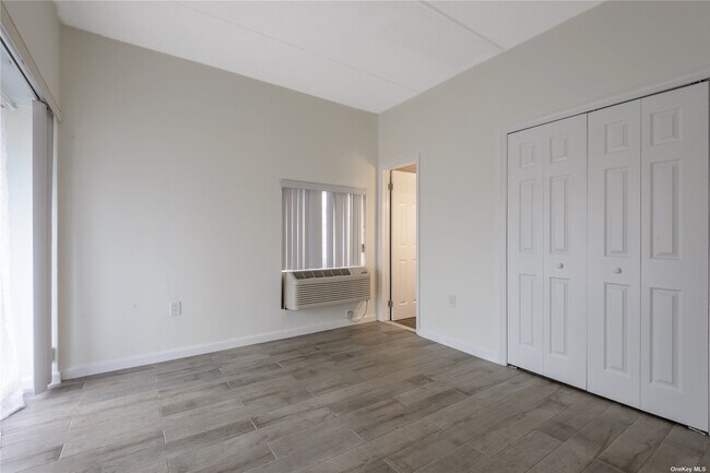 Building Photo - 205 Mineola Blvd