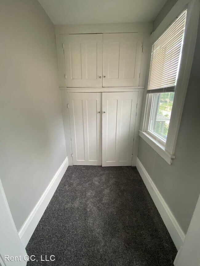 Building Photo - 5 br, 1.5 bath House - 207 E Locust Street
