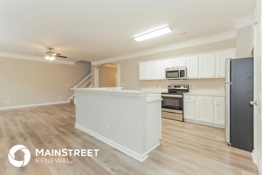 Building Photo - 6817 Goldenwillow Dr