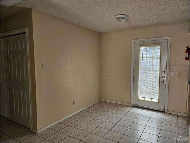 Building Photo - 716 Quail Ave