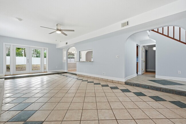 Building Photo - 120 Dyer St