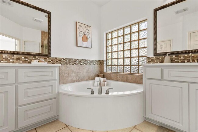 Building Photo - 3313 Oxsheer Dr