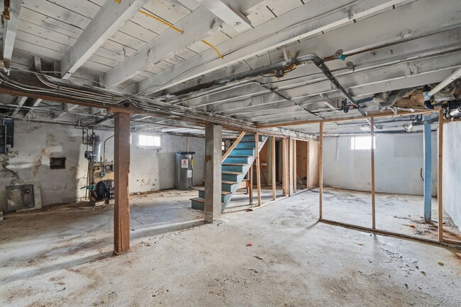 Building Photo - 37 1/2 South St