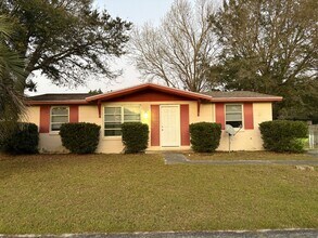 Building Photo - Great 2 large Bedrooms and 2 bath Beauty! Wonderful location. Call Sheila 407-687-7900
