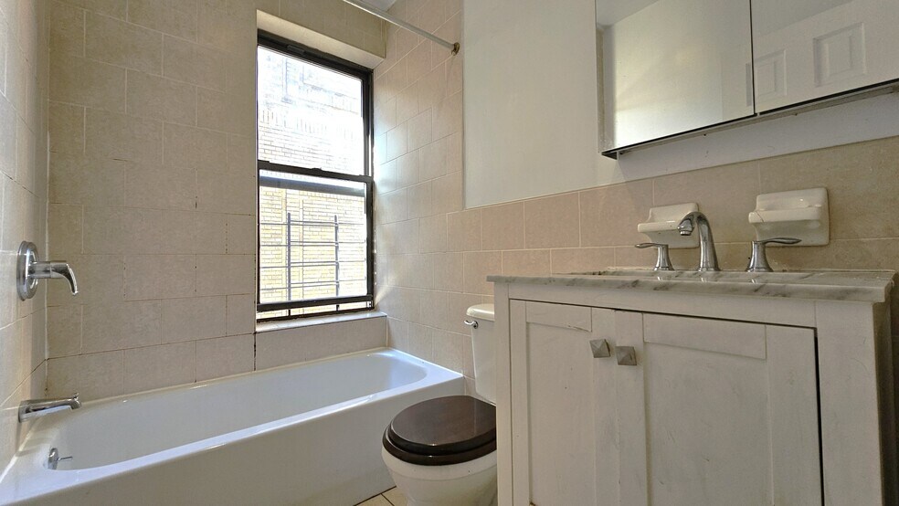 Building Photo - 20 Magaw Pl