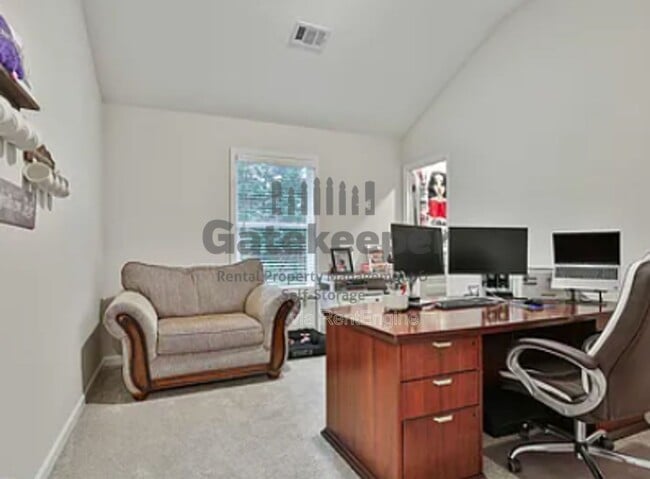Building Photo - 205 Valley View Dr