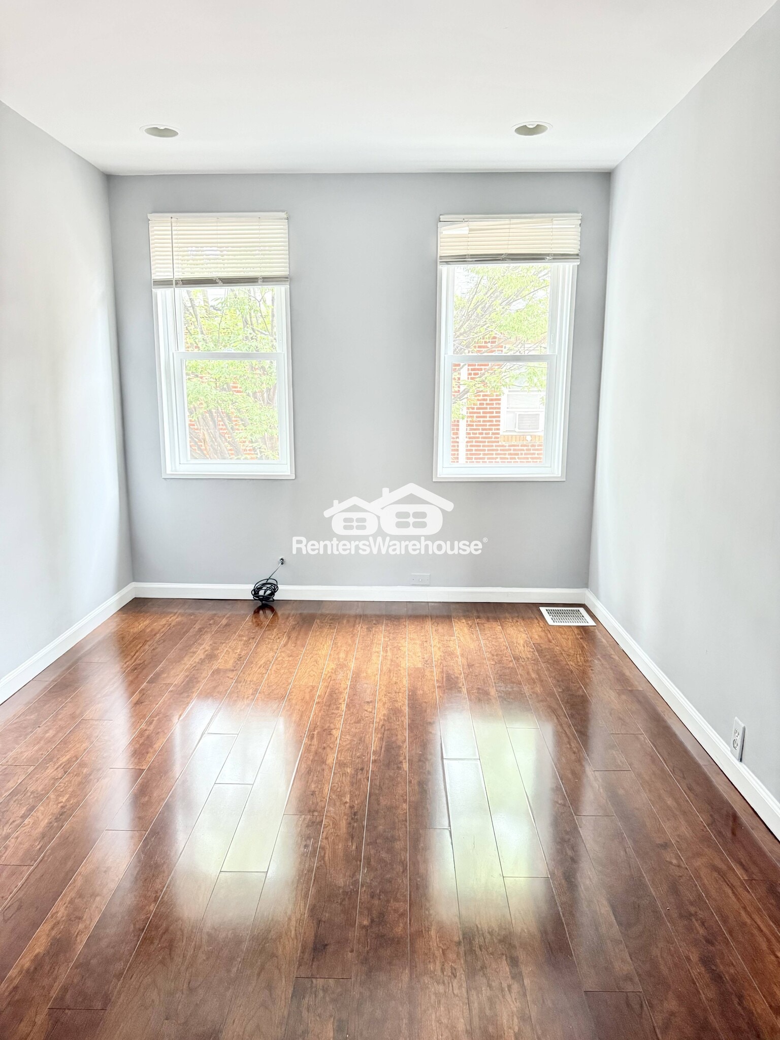 Building Photo - 519 S Port St
