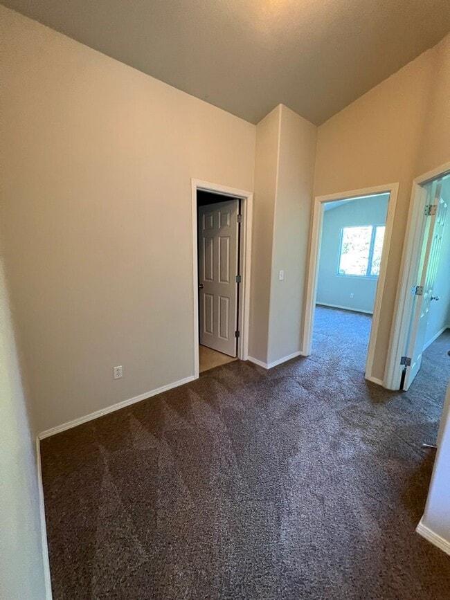 Building Photo - 4353 SE Chelsea Ln