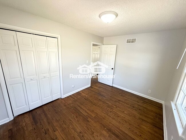 Building Photo - 6300 E 153 St