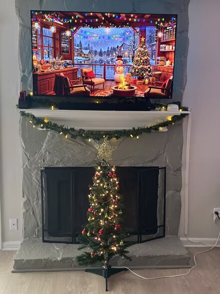 Building Photo - Room in Townhome on Baker Ct