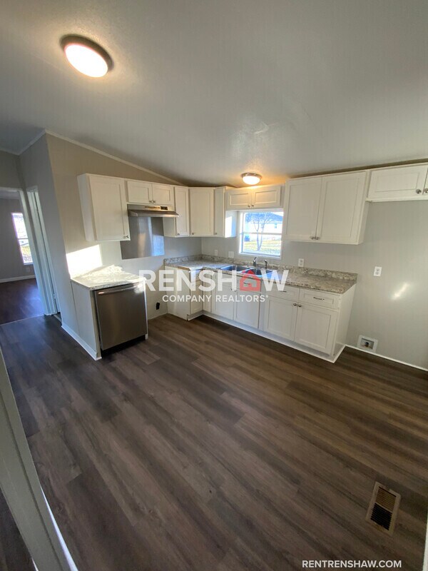 Building Photo - 122 N West St