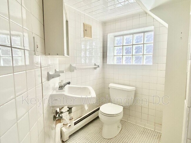 Building Photo - 1351 A St NE