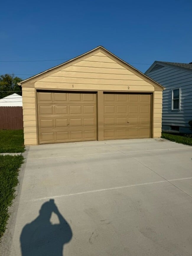 Building Photo - 2405 Carew St