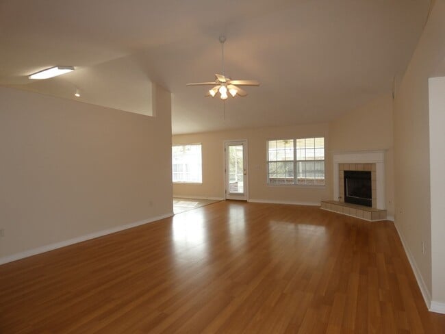 Building Photo - 4 Bedroom in Spencer Oaks Subdivision