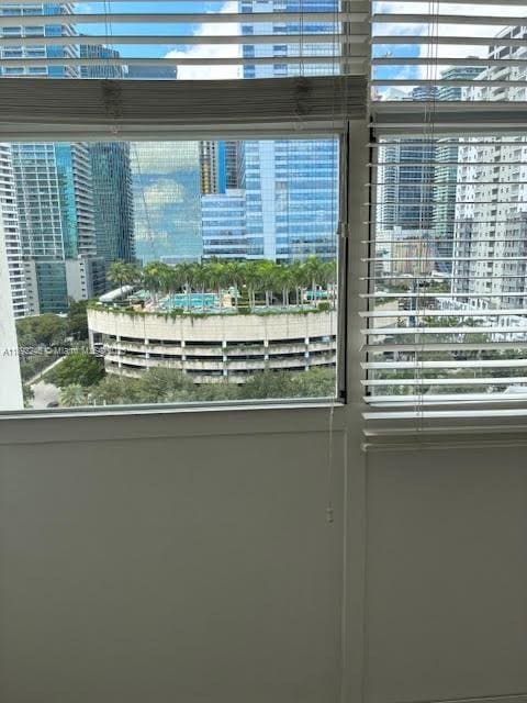 Building Photo - 1420 Brickell Bay Dr