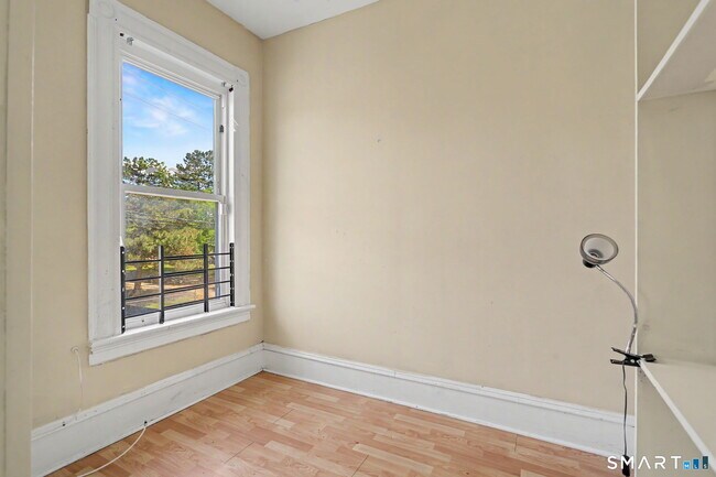 Building Photo - 137 Sherwood Ave