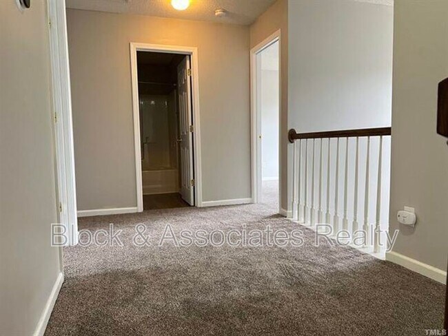 Building Photo - 5013 Marathon Ln