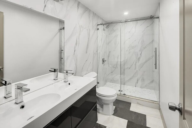 Building Photo - Hull Street