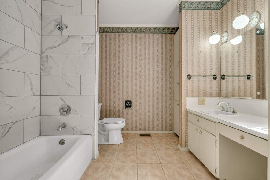 Building Photo - 1111 12th St N