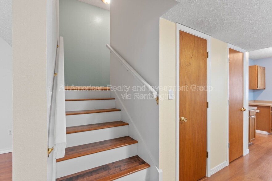 Building Photo - 1815 Pointed Leaf Ln