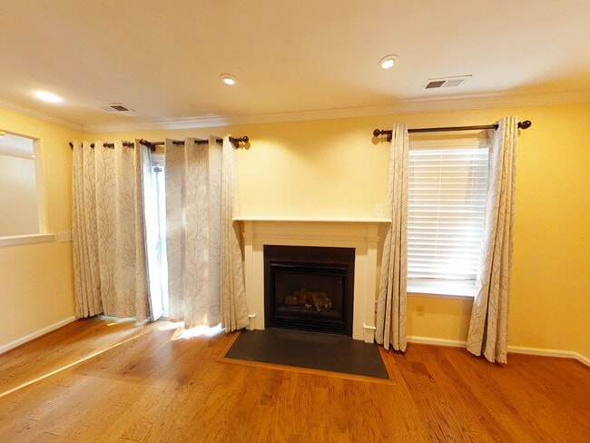 Building Photo - 3 Bedrooms, 2.5 Bathrooms Townhouse Rental in the Gables of York County