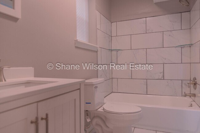 Building Photo - Cute little 1 BR / 1 BA apartment.  Move in special! 1/2 off the first month's rent!  Come View t...