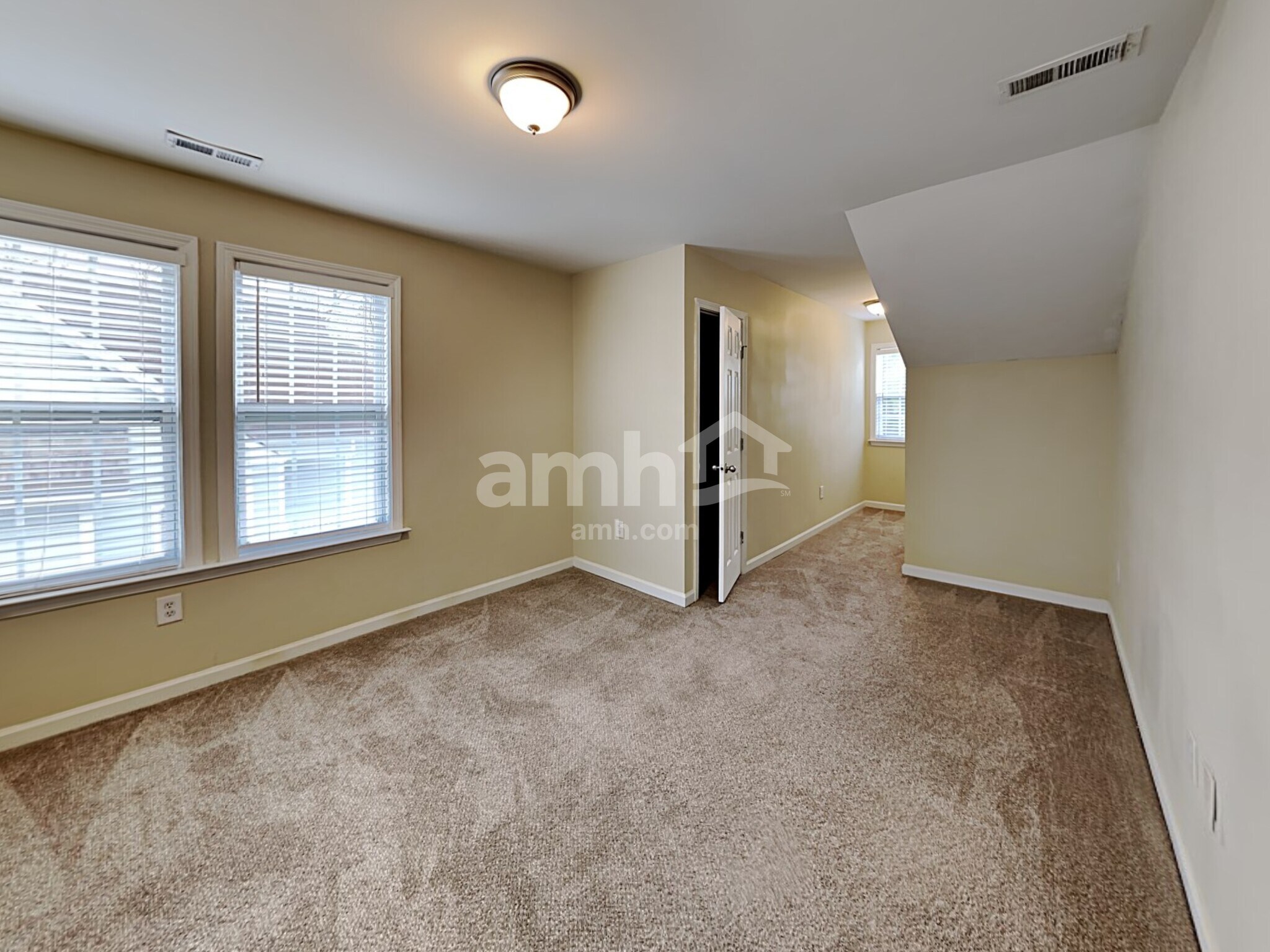 Building Photo - 3616 Willowtree Ln