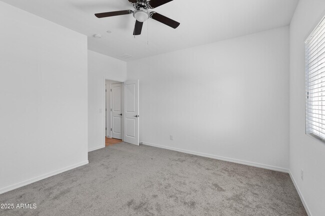 Building Photo - 2842 E Tracy Ln