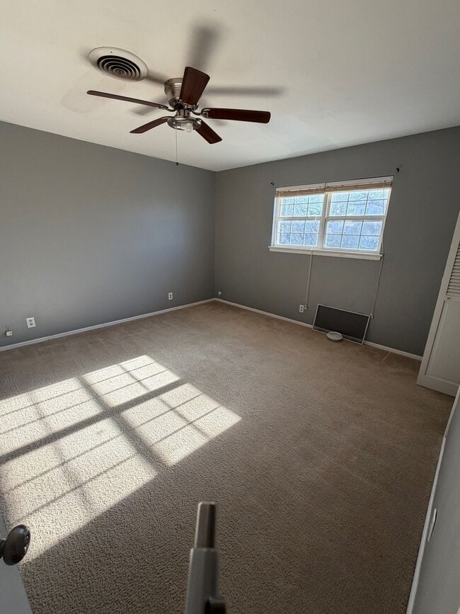 Building Photo - 2 story house for lease. Open floor plan in kitchen & living. Lots of storage. Large fenced backy...