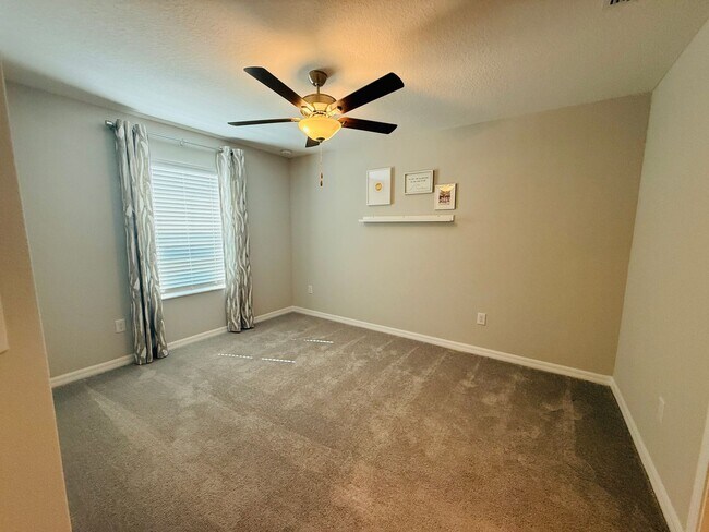 Building Photo - Townhouse in Land O' Lakes - The Townes at Lake Thomas