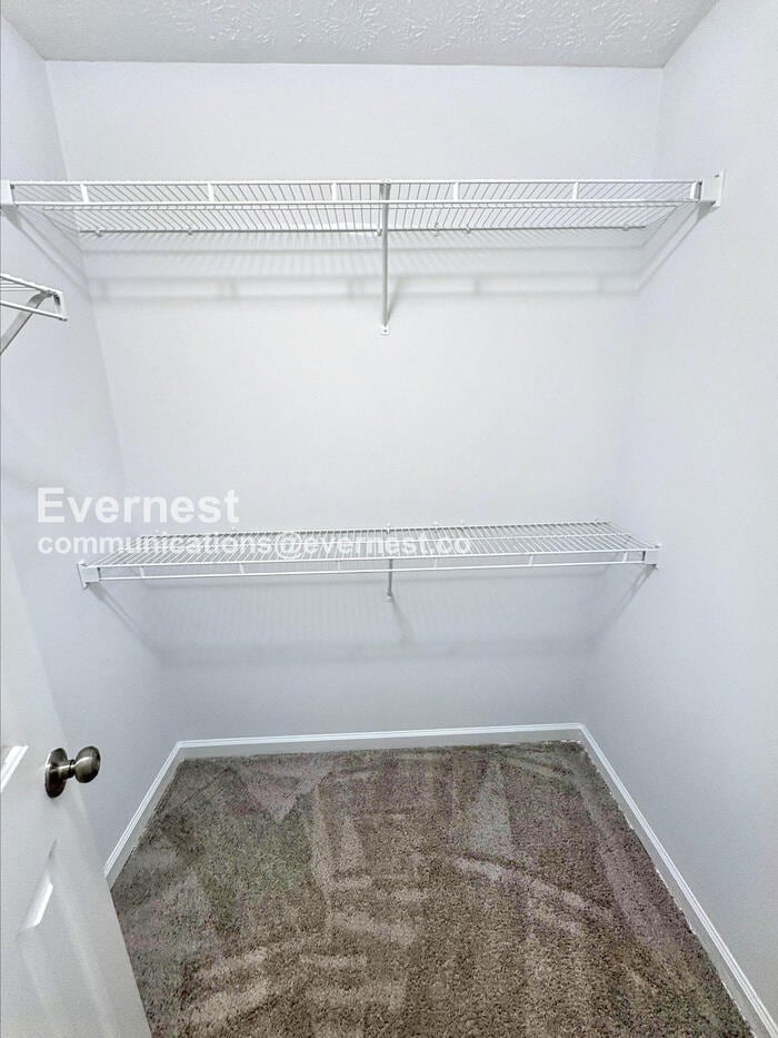 Building Photo - 229 Pebble Creek Dr