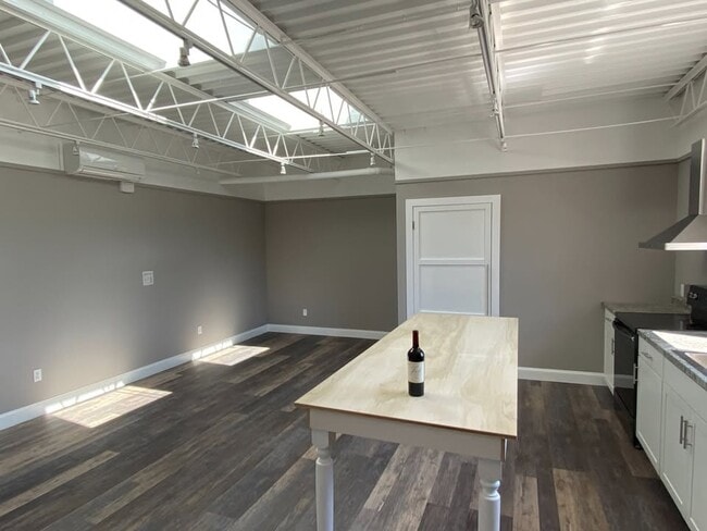 Building Photo - 432 Franklin St