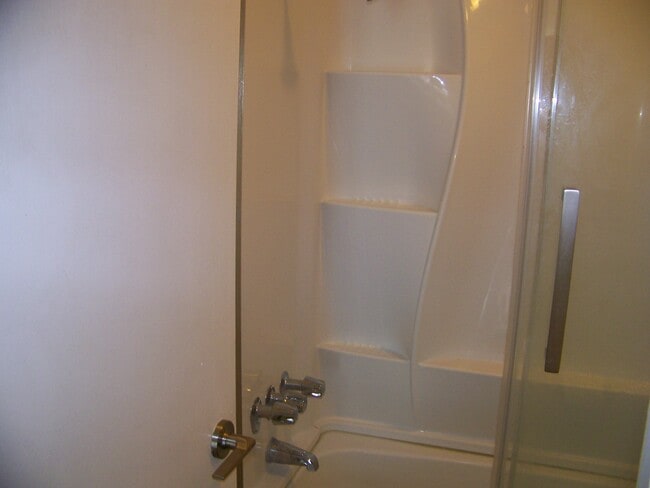 Building Photo - 550 W Regent St